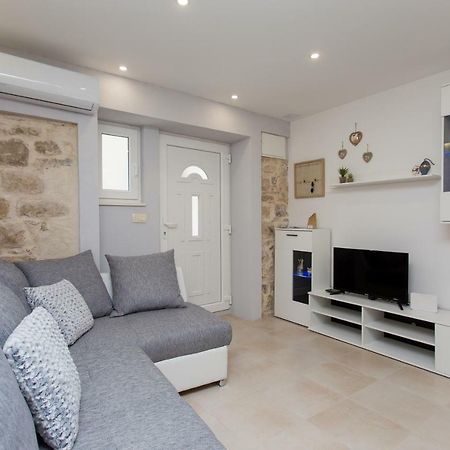 Studio Apartman "Brce" Kaštela エクステリア 写真