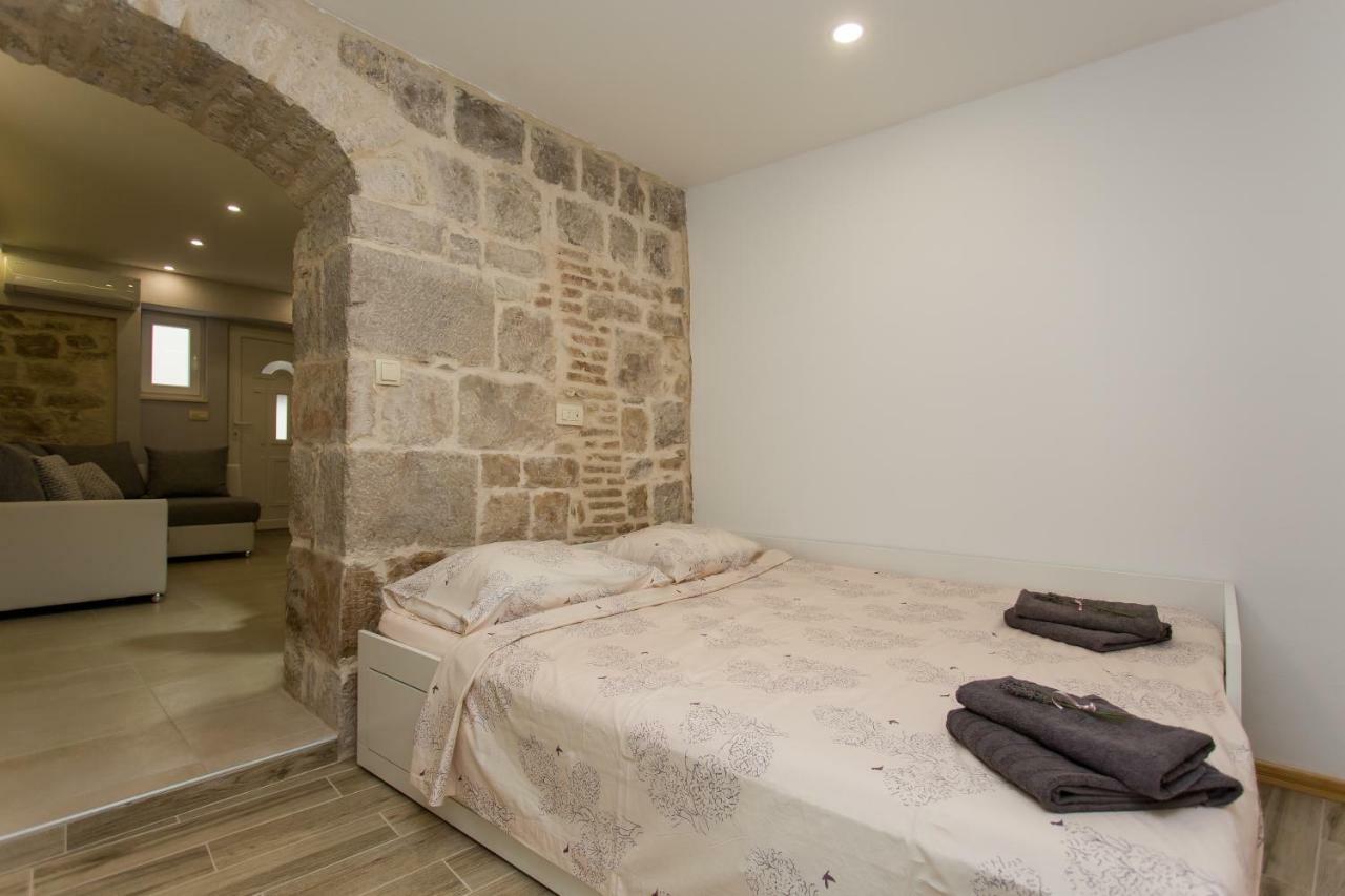 Studio Apartman "Brce" Kaštela エクステリア 写真
